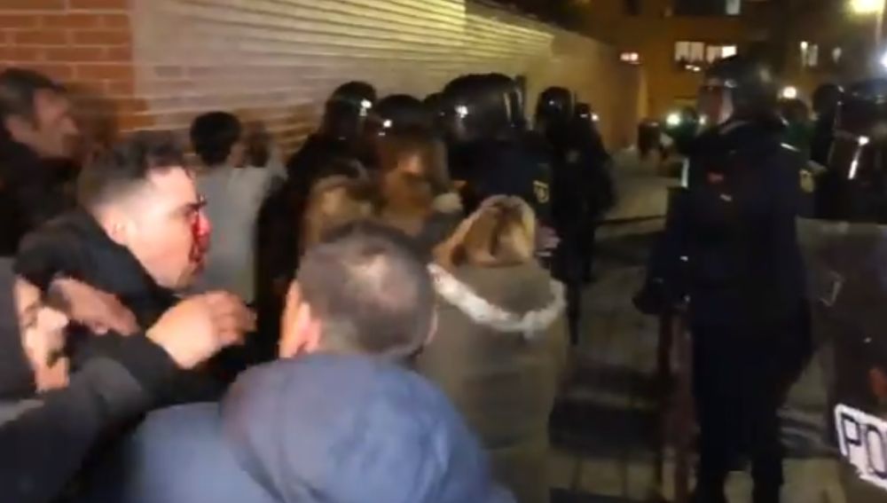Al menos un manifestante herido en las protestas vecinales en Vallecas