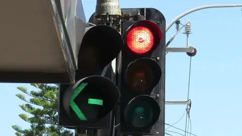 Semáforo Semáforo en rojo.