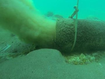 Nueve toneladas de toallitas cubren el fondo marino de las playas malagueñas Nueve toneladas de toallitas cubren el fondo marino de las playas malagueñas