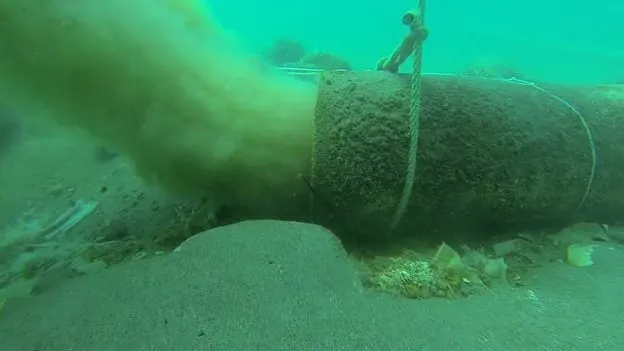 Nueve toneladas de toallitas cubren el fondo marino de las playas malagueñas