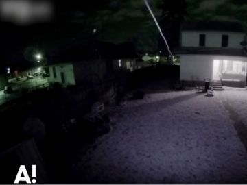 Una cámara de seguridad graba a un posible ovni sobrevolando el cielo Una cámara de seguridad graba a un posible ovni sobrevolando el cielo