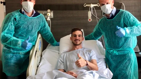 Fabián recibe el alta tras estar tres días ingresado por gripe A Fabián recibe el alta tras estar tres días ingresado por gripe A