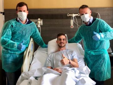 Fabián recibe el alta tras estar tres días ingresado por gripe A Fabián recibe el alta tras estar tres días ingresado por gripe A