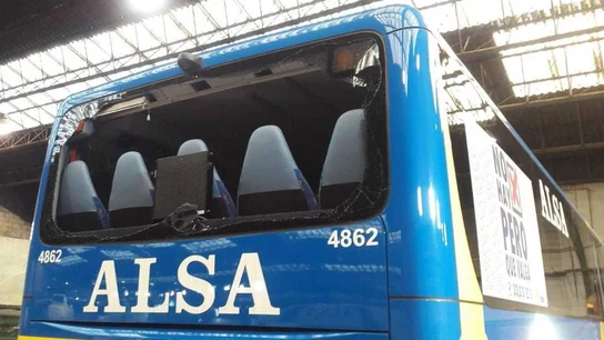 Autobús ALSA atacado Autobús ALSA atacado