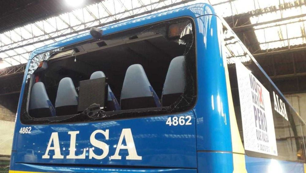 Autobús ALSA atacado