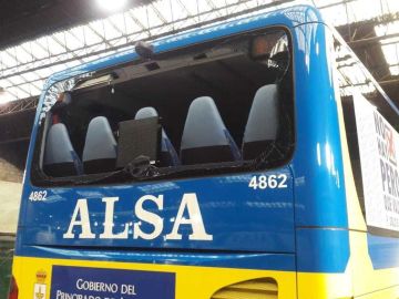 Autobús ALSA atacado Autobús ALSA atacado