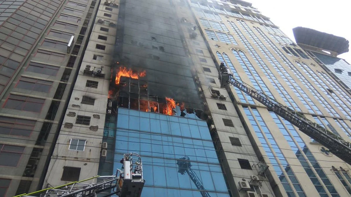 Incendio en un rascacielos de Balngladesh