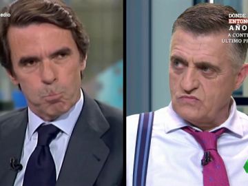 El tenso 'duelo' de miradas entre Wyoming y Aznar: "Aguantaré la presión de esos dos luceros que enamoraron a Ana Botella" El tenso 'duelo' de miradas entre Wyoming y Aznar: "Aguantaré la presión de esos dos luceros que enamoraron a Ana Botella"