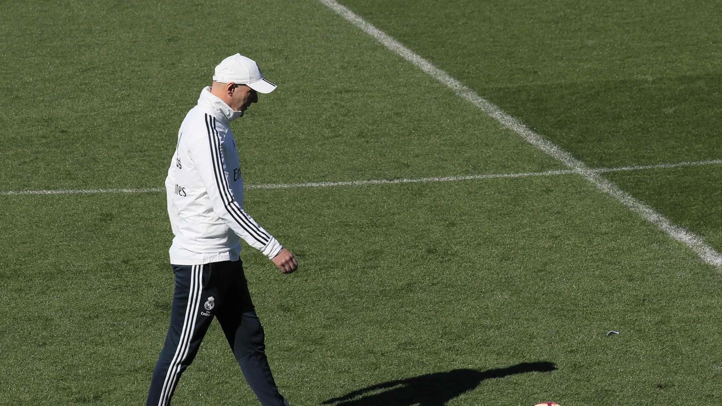 Zidane dirige un entrenamiento del Real Madrid Zidane dirige un entrenamiento del Real Madrid