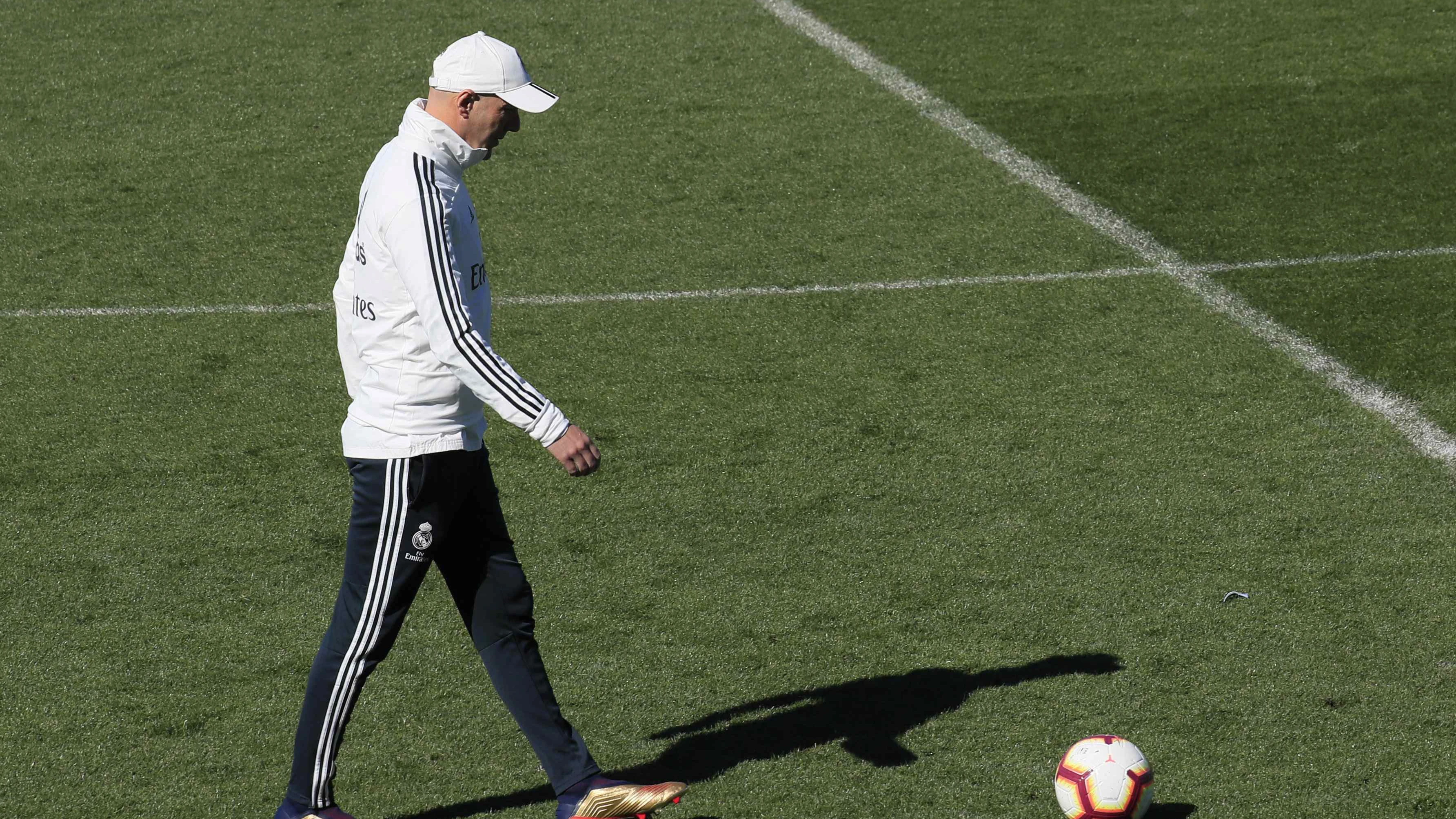 Zidane dirige un entrenamiento del Real Madrid