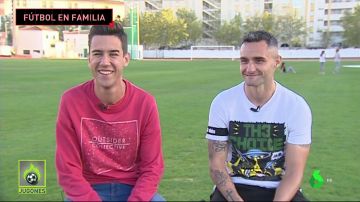 Padre e hijo compartiendo vestuario en el Isla Cristina CF: "Si hay que darle, se le da"