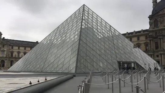 30 años de la pirámide del Louvre, el primer gran zarpazo de la modernidad 30 años de la pirámide del Louvre, el primer gran zarpazo de la modernidad