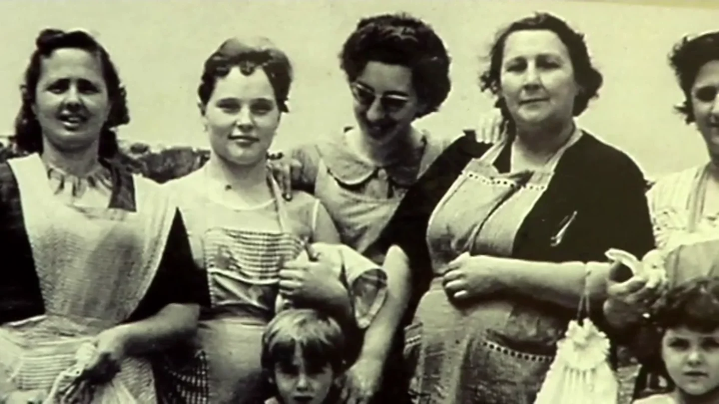 La lucha clandestina de las mujeres en la cuenca minera de Asturias: "Lo pagamos con cárcel y torturas, pero conseguimos la democracia" La lucha clandestina de las mujeres en la cuenca minera de Asturias: "Lo pagamos con cárcel y torturas, pero conseguimos la democracia"