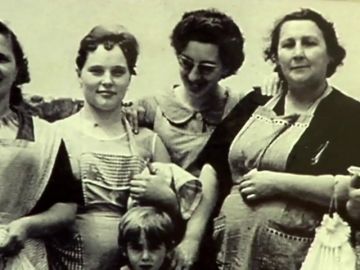 La lucha clandestina de las mujeres en la cuenca minera de Asturias: "Lo pagamos con cárcel y torturas, pero conseguimos la democracia" La lucha clandestina de las mujeres en la cuenca minera de Asturias: "Lo pagamos con cárcel y torturas, pero conseguimos la democracia"