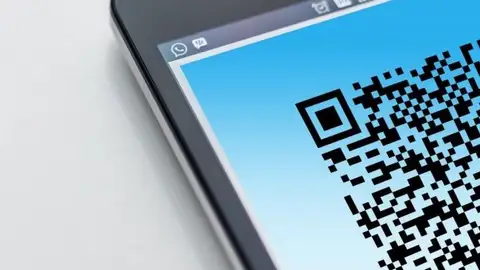 qr code quick response code scanning to scan display barcodes matrix coded 1163781_643x397 qr code quick response code scanning to scan display barcodes matrix coded 1163781_643x397