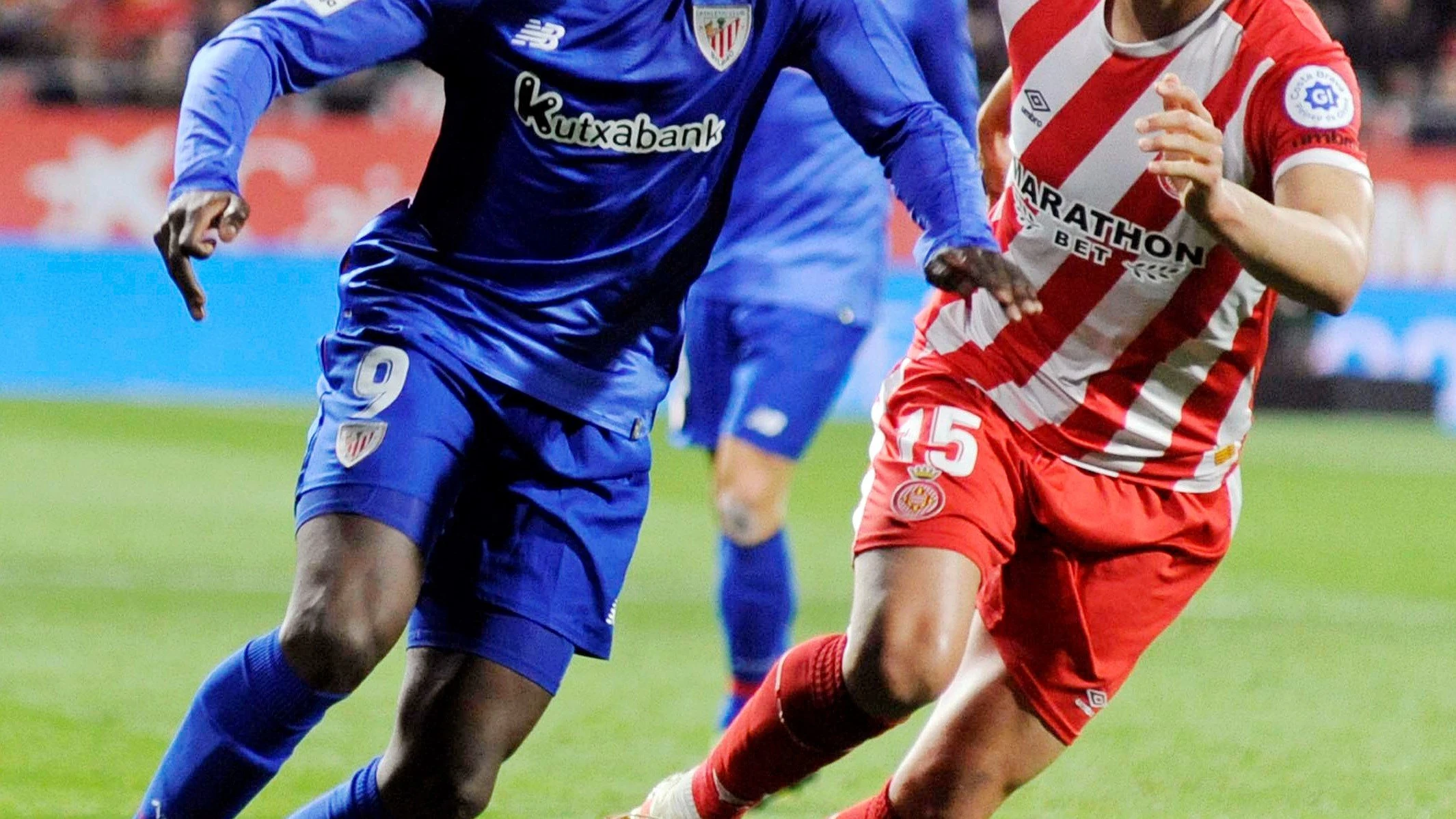 Iñaki Williams conduce el balón en el partido frente al Girona