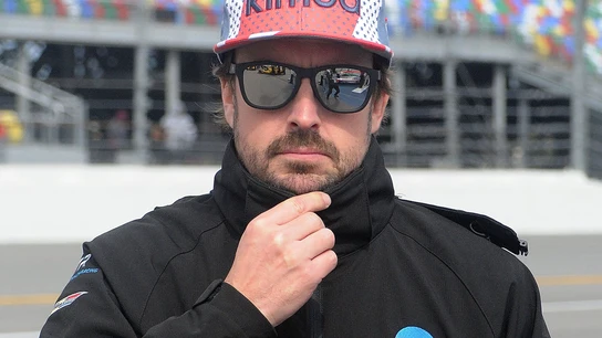Fernando Alonso, con gesto serio Fernando Alonso, con gesto serio