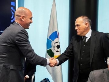 Rubiales y Tebas se dan la mano Rubiales y Tebas se dan la mano