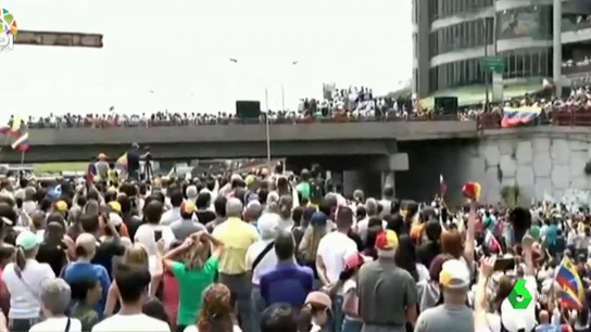 Partidarios de Juan Guaidó se movilizan en rechazo a los apagones que sufre Venezuela Partidarios de Juan Guaidó se movilizan en rechazo a los apagones que sufre Venezuela