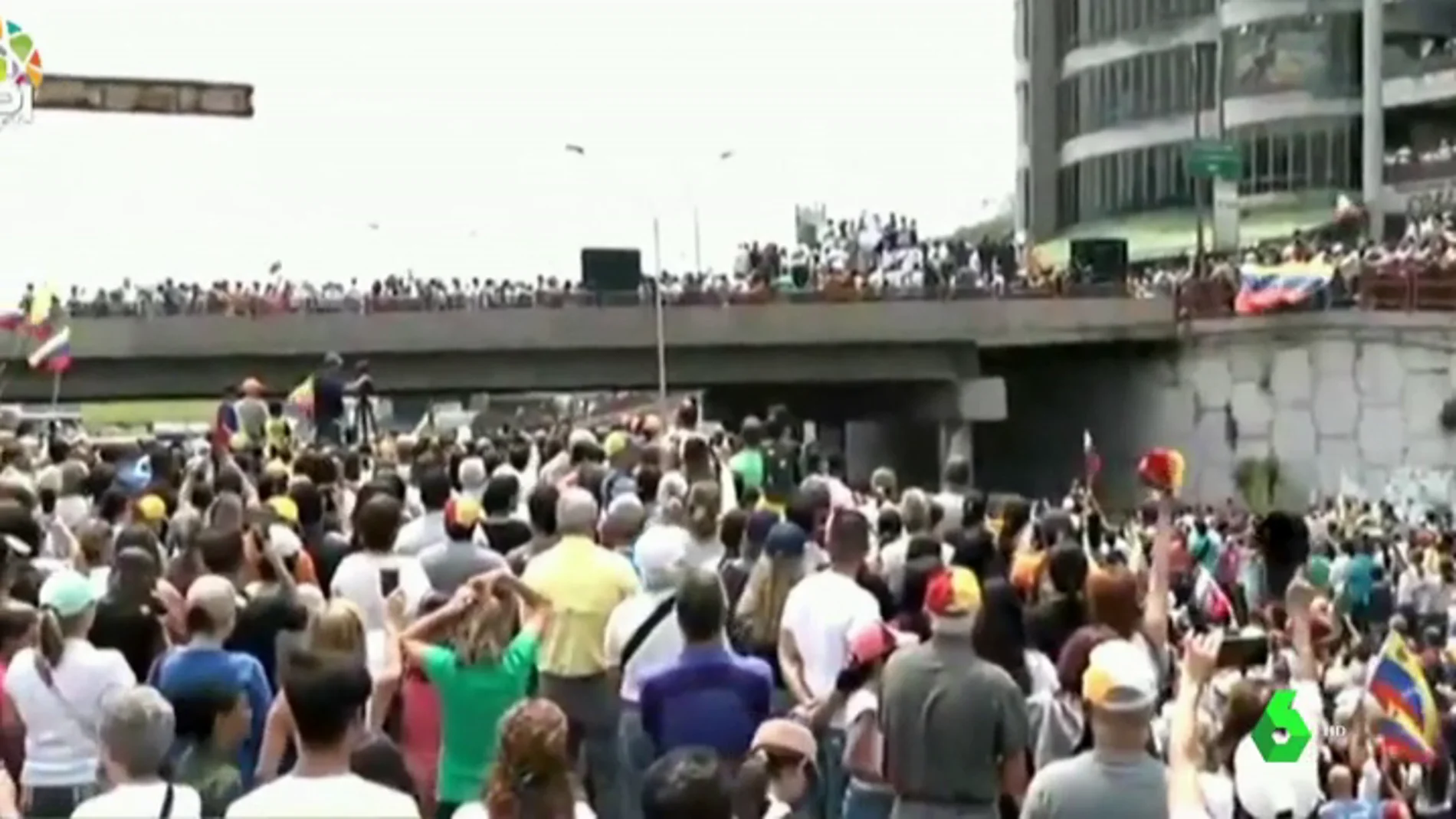 Partidarios de Juan Guaidó se movilizan en rechazo a los apagones que sufre Venezuela