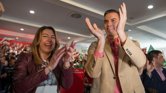 Pedro Sánchez con Susana Díaz en un acto político Pedro Sánchez con Susana Díaz en un acto político