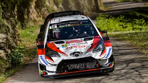 Jari-Matti Latvala pinchaba y se dejaba dos minutos Jari-Matti Latvala pinchaba y se dejaba dos minutos