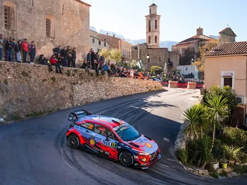 Thierry Neuville vence en Córcega. Thierry Neuville vence en Córcega.