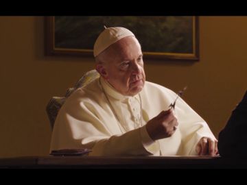 El papa Francisco reflexiona sobre inmigración con una concertina en sus manos: "El mundo se olvidó de llorar" El papa Francisco reflexiona sobre inmigración con una concertina en sus manos: "El mundo se olvidó de llorar"