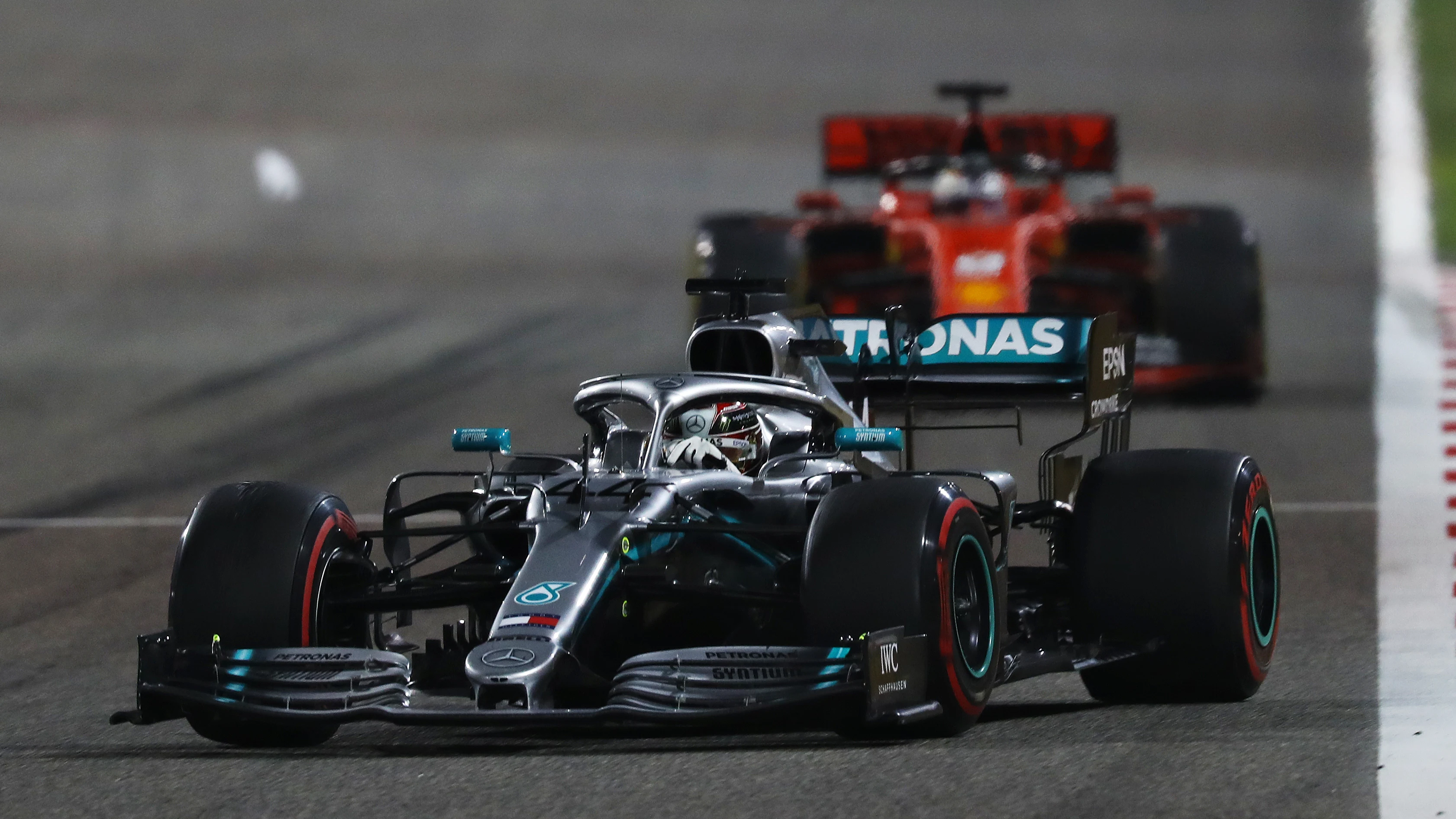 Hamilton, por delante de Vettel en el GP de Baréin