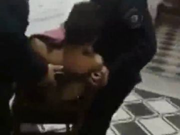 Seis policías torturan y violan a una pareja gay en Argentina Seis policías torturan y violan a una pareja gay en Argentina