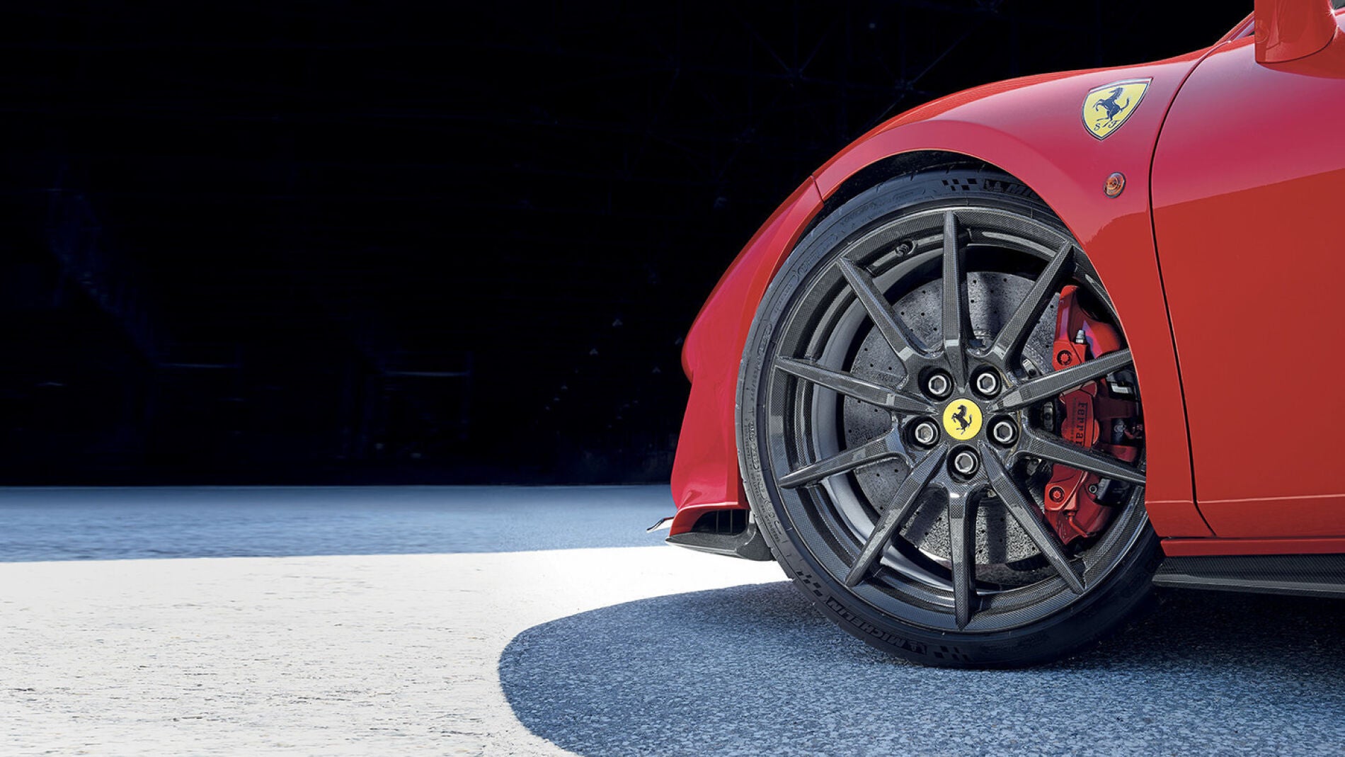 Ferrari 488 pista carb&oacute;n fiber wheels