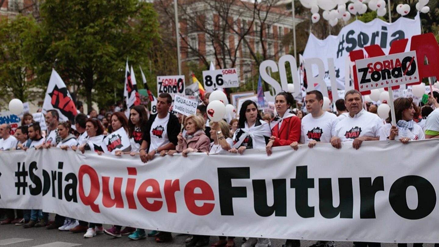 Cabecera de la manifestación convocada en Madrid para concienciar sobre el problema de la despoblación a nivel nacional Cabecera de la manifestación convocada en Madrid para concienciar sobre el problema de la despoblación a nivel nacional