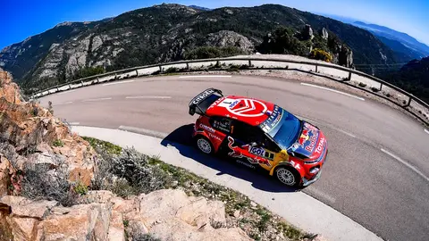 Sébastien Ogier alcanzaba la segunda plaza. Sébastien Ogier alcanzaba la segunda plaza.