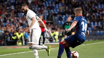 Momento del partido entre Real Madrid y Huesca