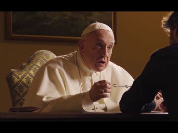 El papa Francisco reflexiona sobre inmigración con una concertina en sus manos: "El mundo se olvidó de llorar" El papa Francisco reflexiona sobre inmigración con una concertina en sus manos: "El mundo se olvidó de llorar"