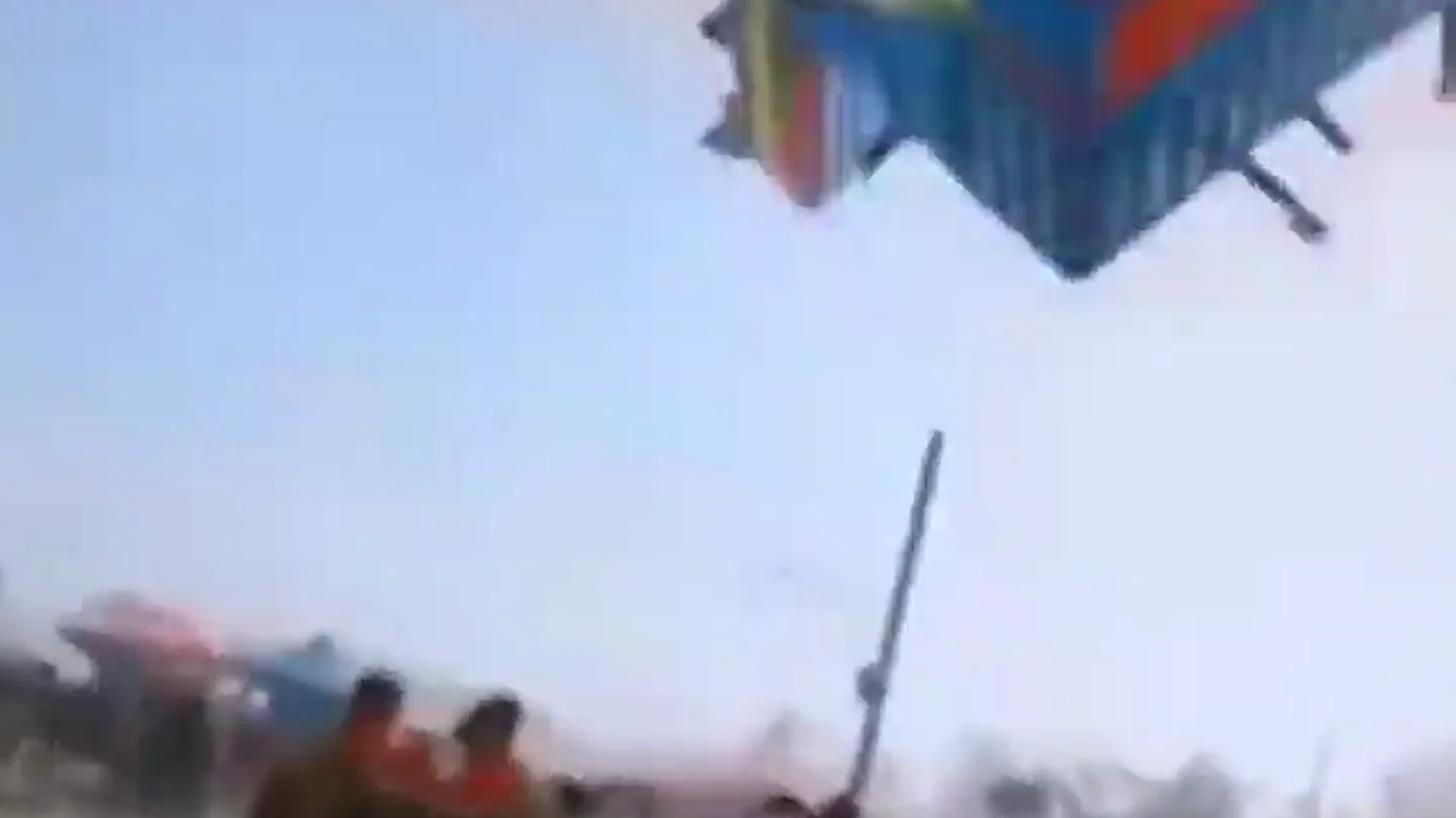 Ciclón mortal en China: varios castillos hinchables salen volando dejando dos niños muertos Ciclón mortal en China: varios castillos hinchables salen volando dejando dos niños muertos