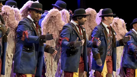 La comparsa 'Los Carapapas' cantando 'Los ángeles de la guarda'. La comparsa 'Los Carapapas' cantando 'Los ángeles de la guarda'.