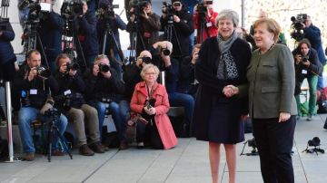 La canciller alemana, Angela Merkel, recibe a la primera ministra británica, Theresa May
