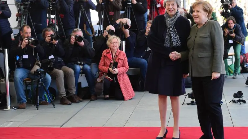 La canciller alemana, Angela Merkel, recibe a la primera ministra británica, Theresa May