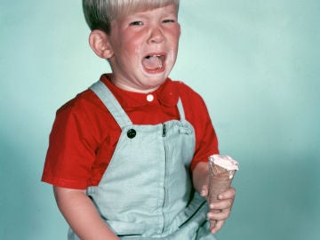 Niño llorando Niño llorando