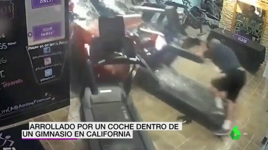 Un hombre es arrollado por un coche mientras practicaba ejercicio dentro de un gimansio