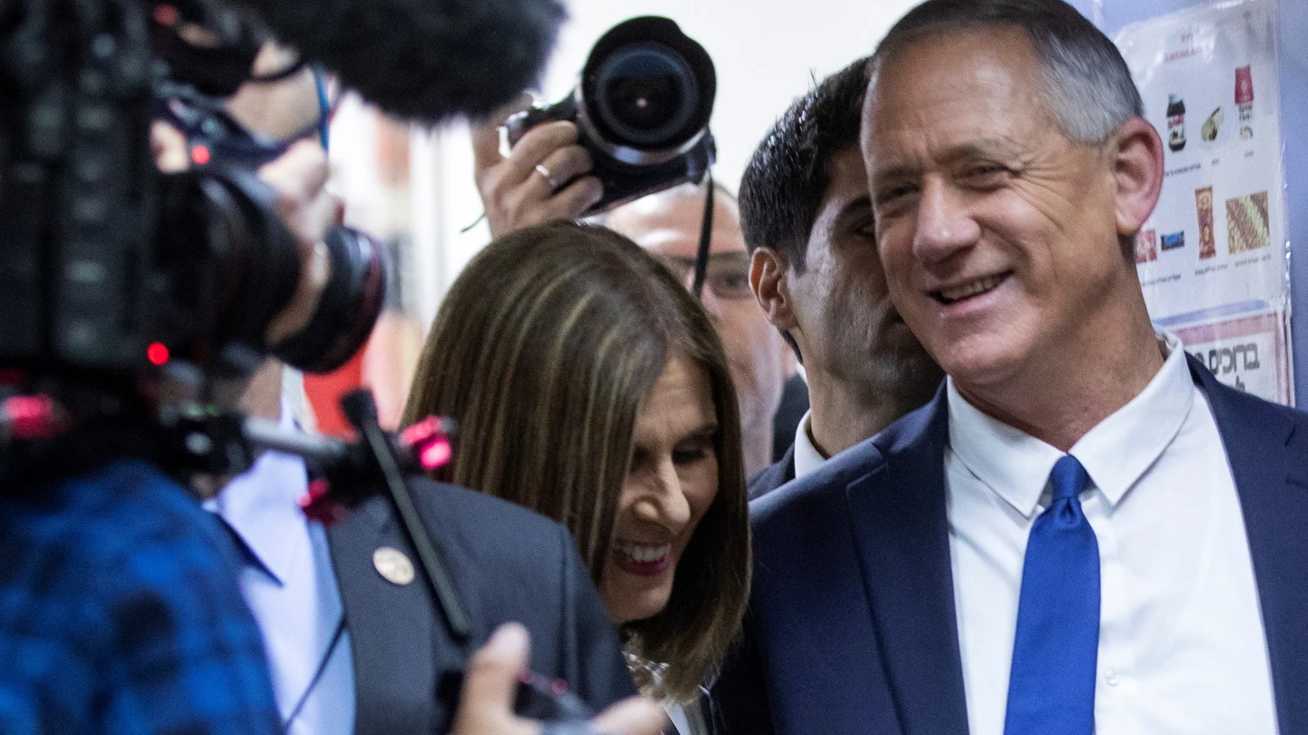 Gantz lidera las encuestas pie de urna. Gantz lidera las encuestas pie de urna.