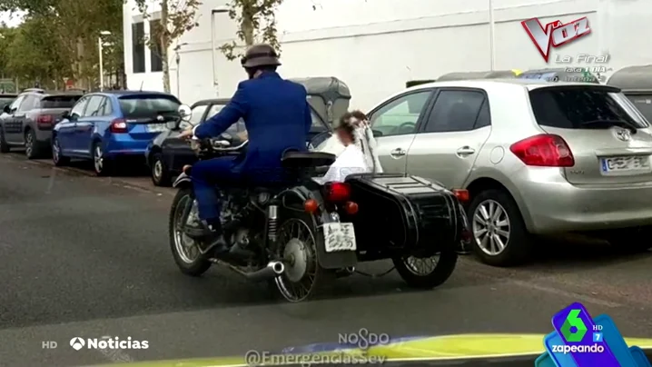 La imagen que arrasa en redes sociales: multan a una pareja por ir a su boda con la ITV de la motocicleta caducada