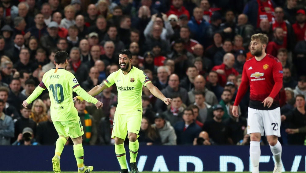 Luis Suarez y Messi celebran el 0-1 en Old Trafford