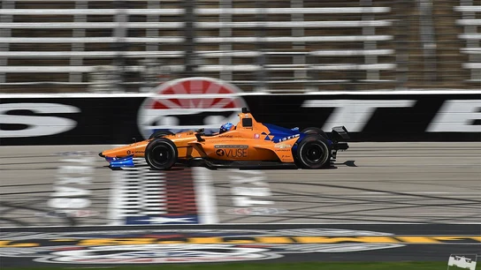 Fernando Alonso, rodando en el óvalo de Texas Fernando Alonso, rodando en el óvalo de Texas