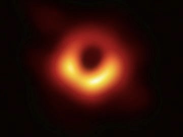 Capturan la primera imagen real de un agujero negro