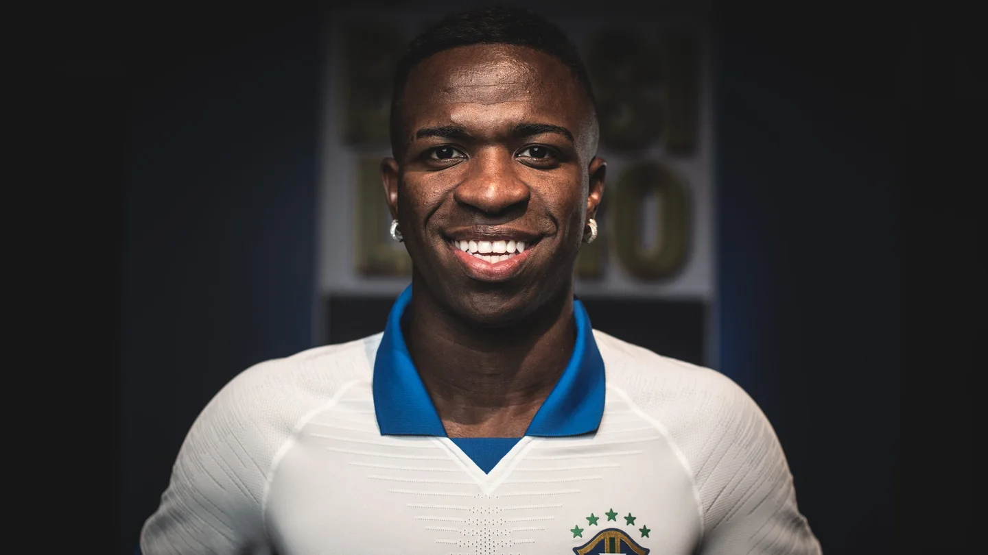 Vinicius, con la nueva camiseta de Brasil Vinicius, con la nueva camiseta de Brasil