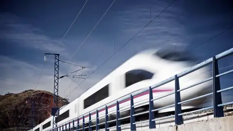 Renfe prepara su AVE 'low cost' Renfe prepara su AVE 'low cost'