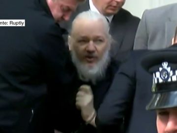 Julian Assange, el hombre que desveló los grandes abusos de poder silenciados y se convirtió en el objetivo de la justicia norteamericana Julian Assange, el hombre que desveló los grandes abusos de poder silenciados y se convirtió en el objetivo de la justicia norteamericana