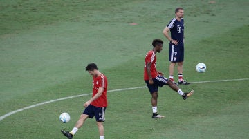 Robert Lewandowski y Kingsley Coman en un entrenamiento